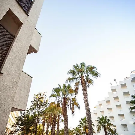 New! Spectacular 1 Bed Apartment In Las Americas, 5 Min To Camison Beach And Hard Rock Cafe, With Aircon